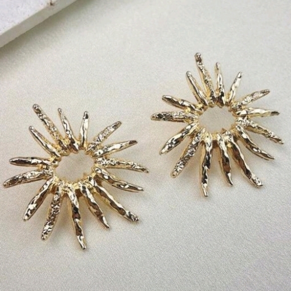 NEW! 14K Gold Plated Minimalist Sunburst Post Earrings - Picture 2 of 4